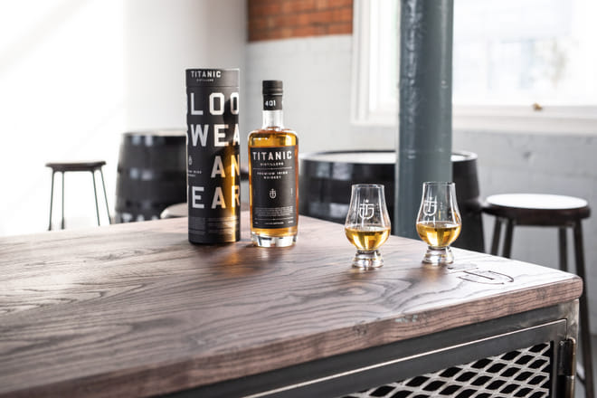 Belfast : Giants Causeway and Titanic Distillers Whiskey tasting tour 7