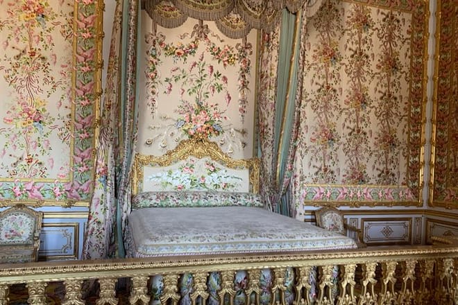 Queen's bedchamber