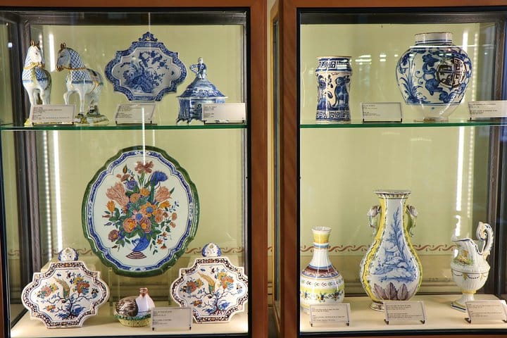 Collection of dinner services, one of the few European royal services that remain intact.
