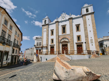 Lisboa: Sintra with Palácio da Pena, Cascais & Estoril Day Tour