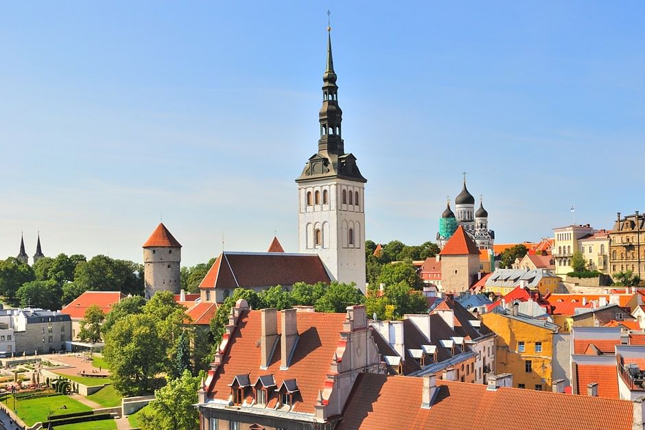 Bus Tour Adventure: Explore the Baltics from Vilnius to Tallinn