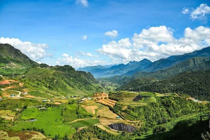 Sapa Trekking 2 Days Tour with Overnight Homestay By Cabin Bus