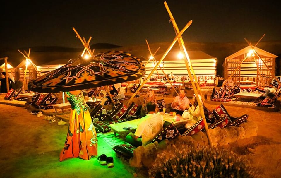 Cairo VIP Night in Giza: Bedouin Dinner, Live Show & Photographer