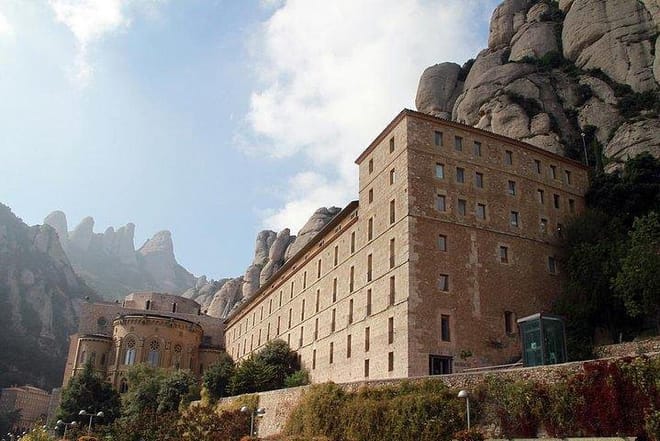 Private tour to Montserrat. The most complete tour, Cable car &amp; meal included