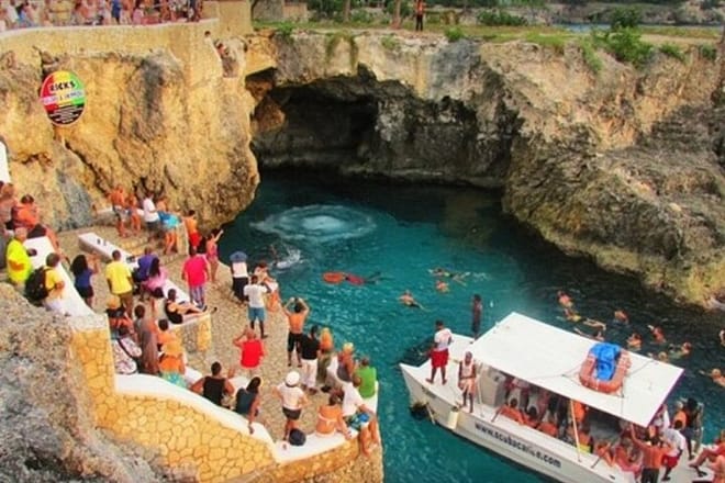 Blue Hole Mineral Spring and Rick's Cafe Sunset Tour 2