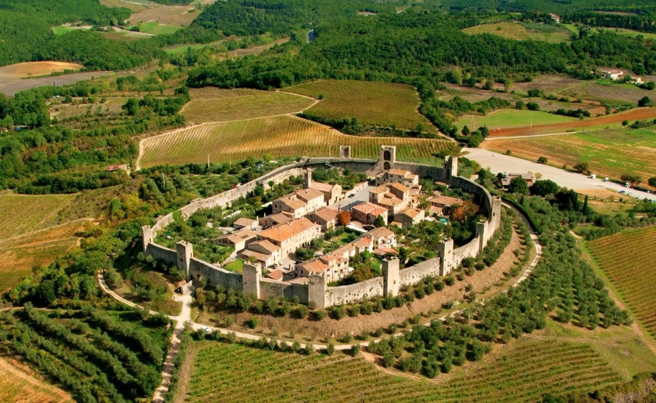 Panoramic view of Monteriggioni encircled in its walls