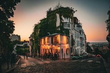 Professional Photoshoot Experience at La Maison Rose, Paris