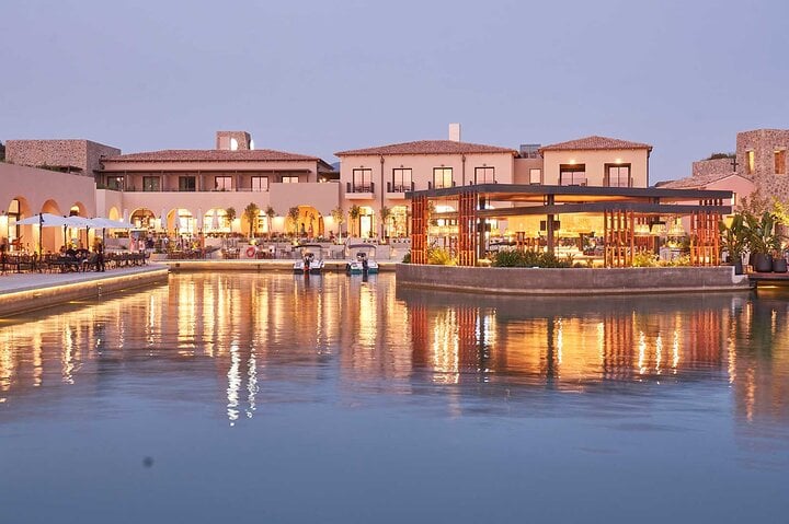 Private Transfer from Athens to Costa Navarino 4