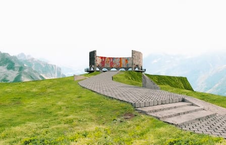 Private Day Tour from Tbilisi to Ananuri and Gudauri