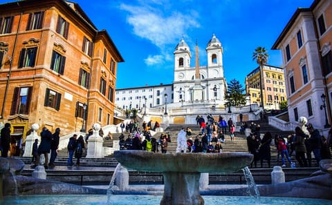 Romantic Photoshoot Experience at the Spanish Steps in Rome