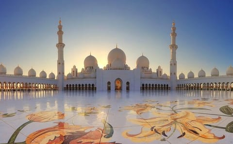 7-Day Luxury Tour of Dubai and Abu Dhabi with Guided City Tours