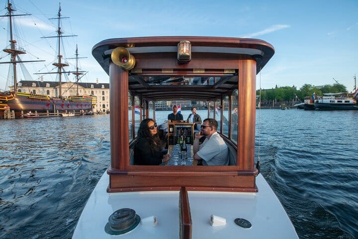 Private Boat Tour Amsterdam - 90 Min incl. welcome drink on historic saloon boat