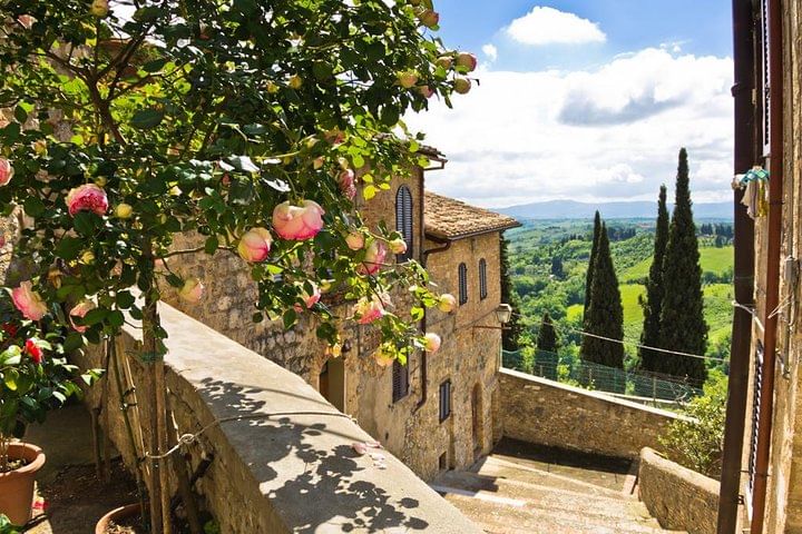 Private tour to Volterra and San Gimignano from Florence or Siena