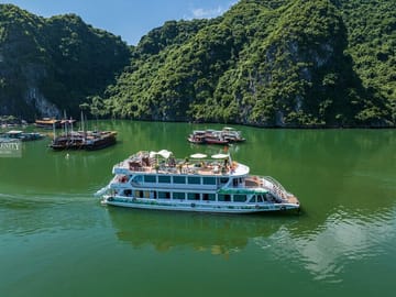 Lan Ha bay cruise view