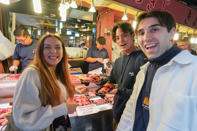 Tsukiji Fish Market: Behind the Scenes & 10 Seafood Tastings 4