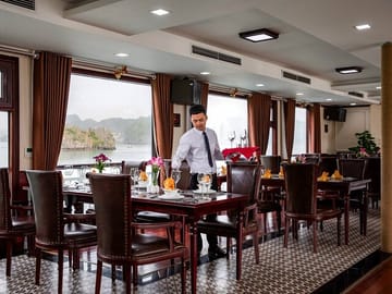 Luxury 5 Star Cruise in Halong Bay & Lan Ha Bay (2 Days Tour)