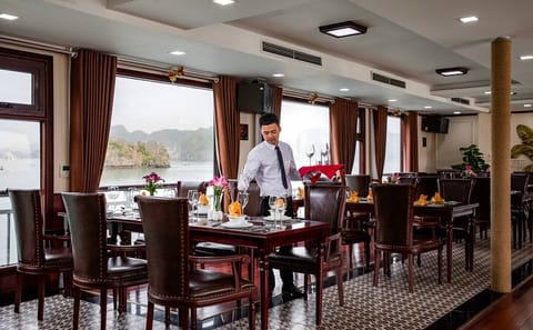 Luxury 5 Star Overnight Cruise in Halong Bay & Lan Ha Bay (2D/1N)