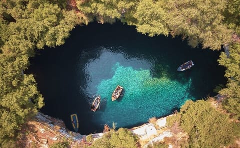 Private Tour of Melissani Cave and Myrtos Beach in Cephalonia