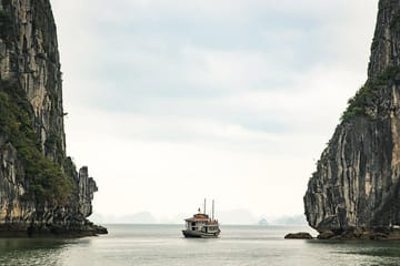Ha Long Bay Scenic Tour with Local Lunch from Ha Long Port
