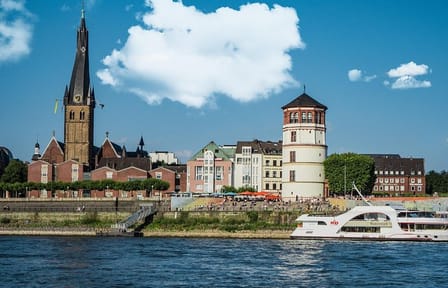 Private Guided Tour of Düsseldorf's Iconic Architecture and Waterfront