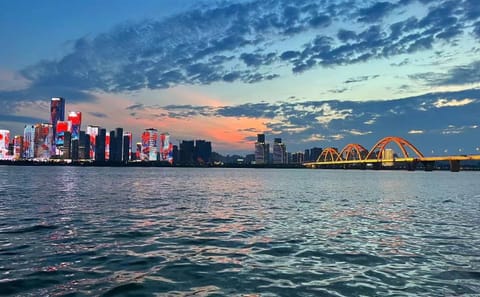 Guided Changsha City Tour with Yuelu Mountain Hike