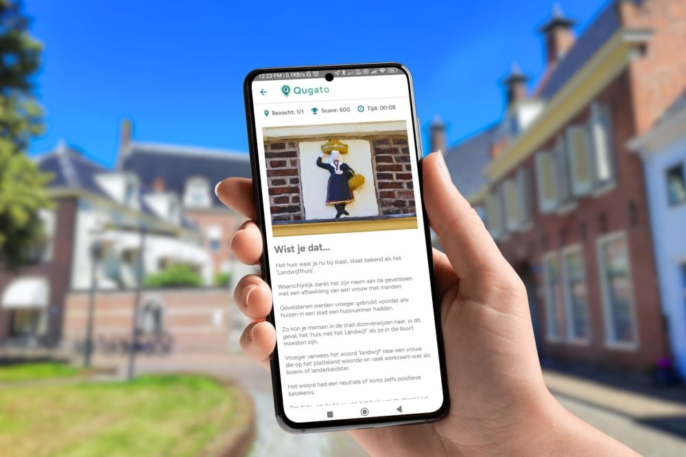 Photo of the Qugato app during the City Detective Groningen scavenger hunt showing a historical tidbit.