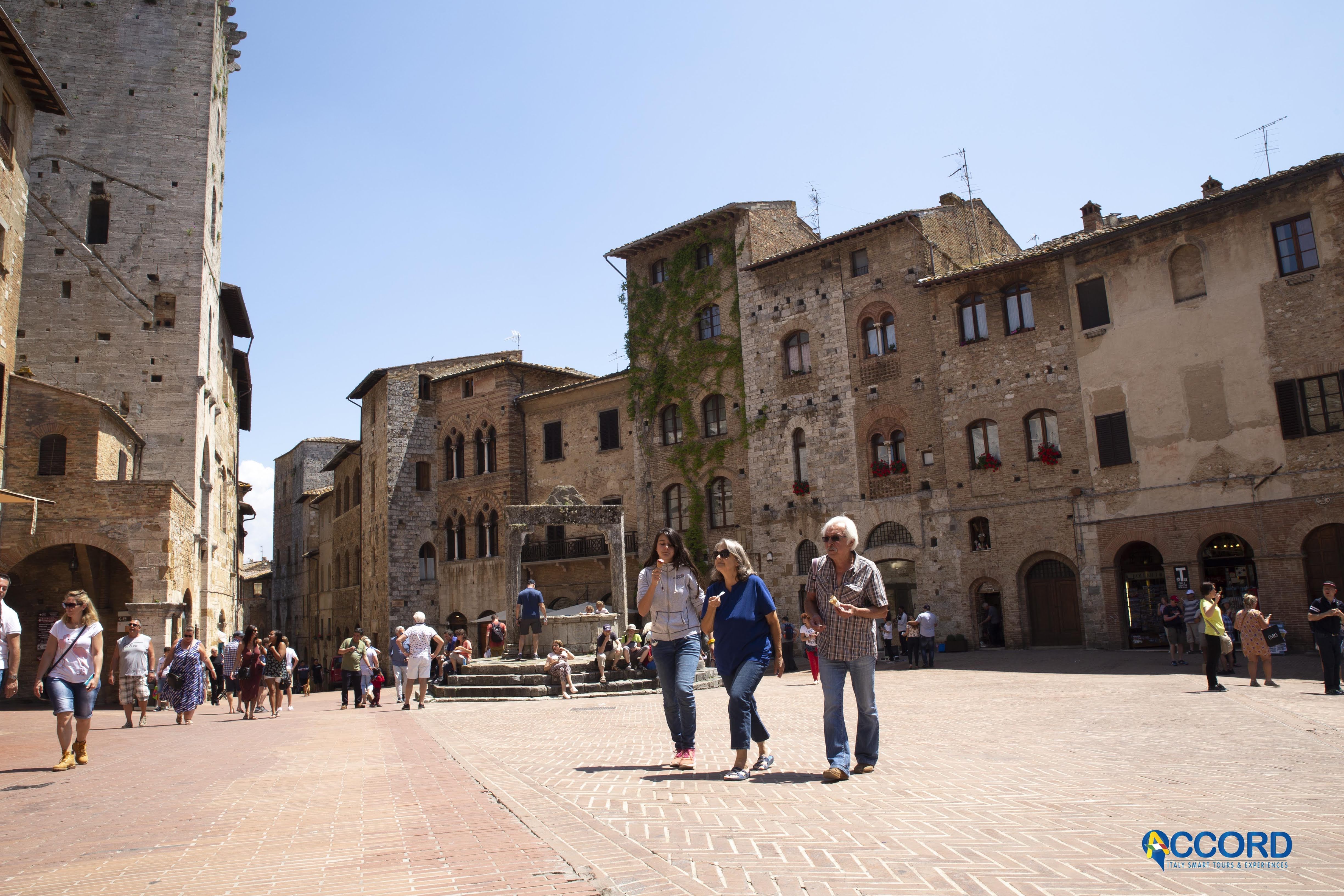 View of San Gimignano's main square with its medieval well