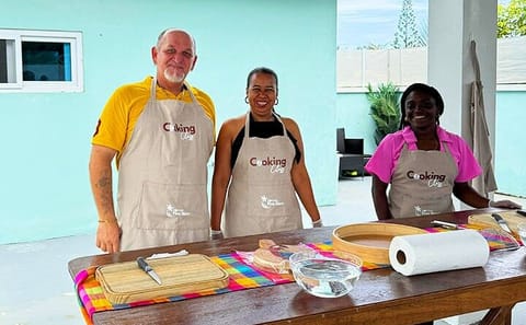 Roatan Cooking Class and Cultural Experience in West Bay