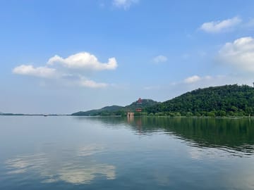 Wuhan East Lake Cycling Half-Day Tour with Lotus and Plum Garden