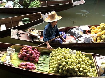 Private Tour to Damnoen Saduak Floating Market and River Kwai Bridge