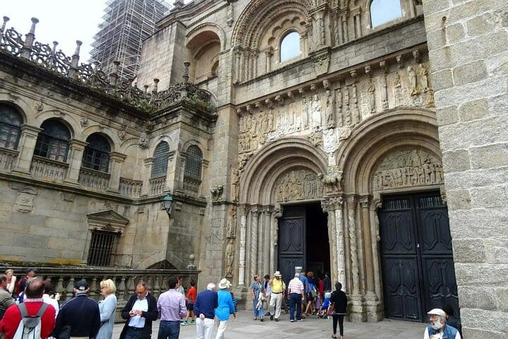 SANTIAGO DE COMPOSTELA + BRAGA: Private Tour from Porto