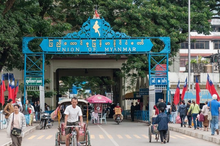 Border-Crossing Tour to Myanmar & Scenic Mae Khong River Cruise 2