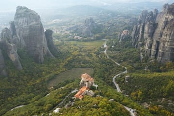 4 Days Private Tour: Delphi – Meteora – Vergina & Dion