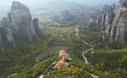 Private 4-Day Tour of Delphi, Meteora, Dion from Athens