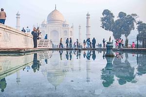 All Inclusive same day tour of Taj Mahal & Fatehpur Sikri from Delhi by Car