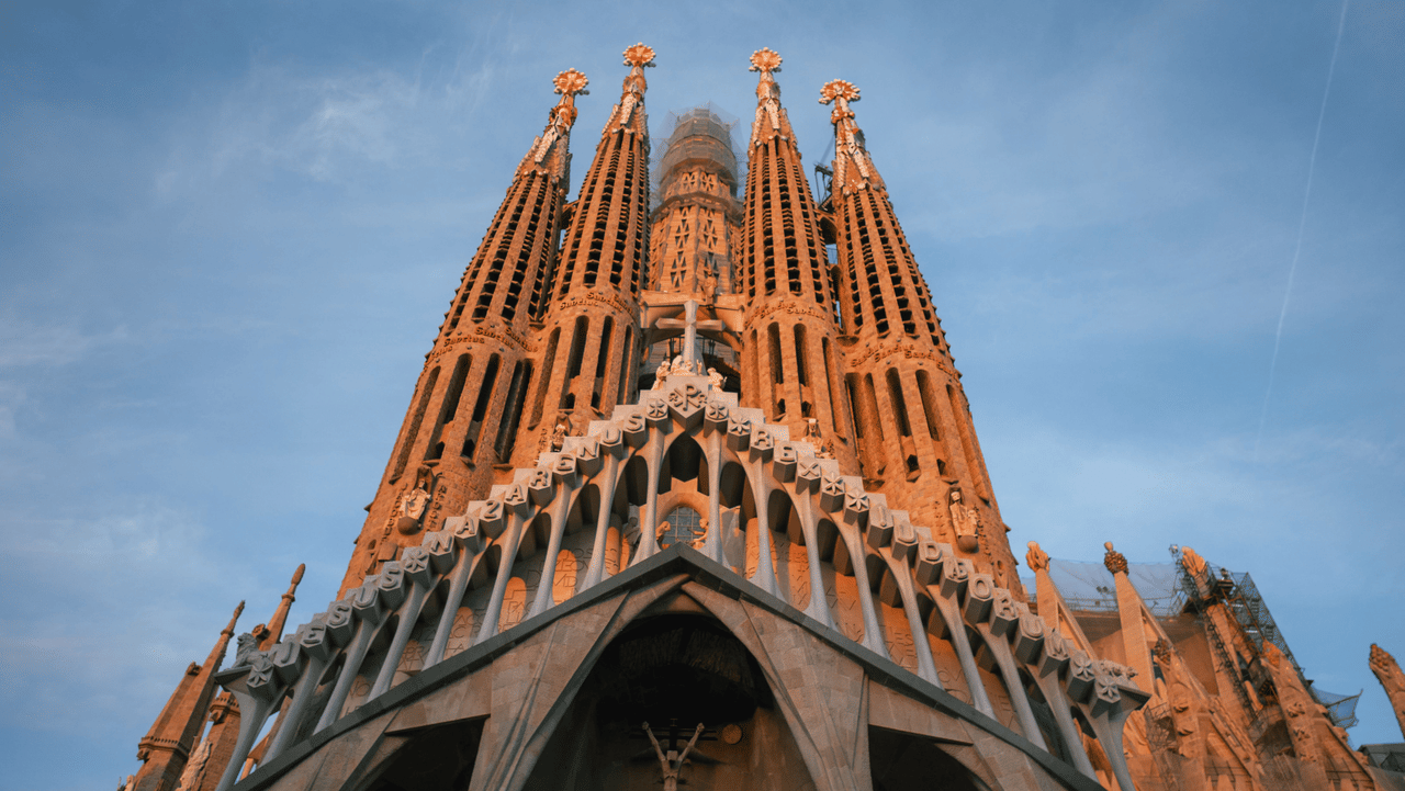 Barcelona Old City Walking Tour + 1H Boat Cruise 3