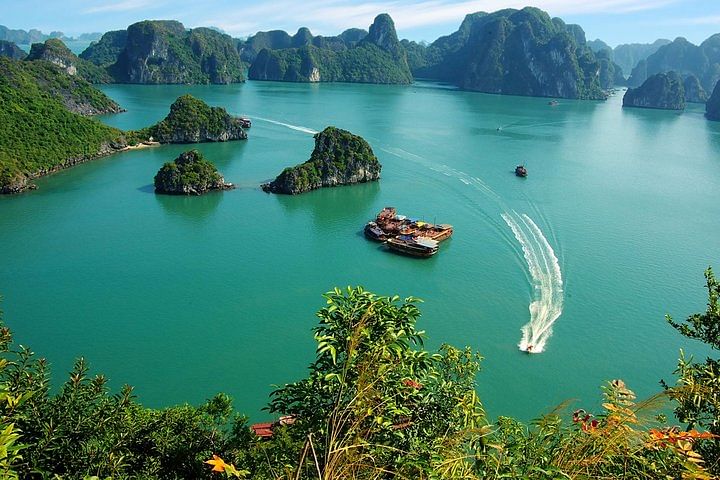 Luxury Halong Bay Cruises: Explore Vietnam’s Iconic Natural Wonder