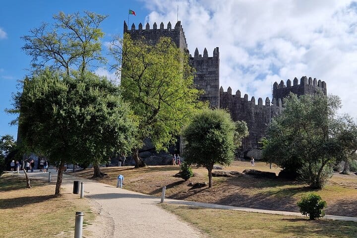 BRAGA E GUIMARÃES: Private Historic Tour from Porto