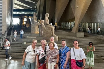 Private Full-Day Tour of Giza Pyramids and Cairo Museum