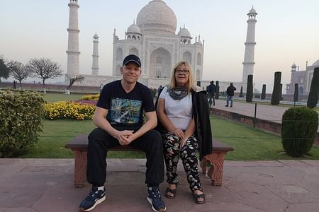 2-Days Agra with Fatehpur Sakri Trip from Delhi Includes,Hotel,Guide & Vehicle