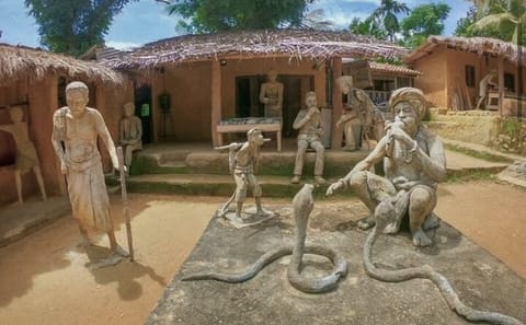 Saradiyel Village Trail and Alagalla Mountain Trekking Tour
