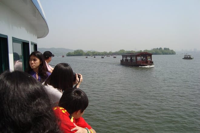 Shanghai to Hangzhou one day bullet train tour with Chinese lunch photo 3