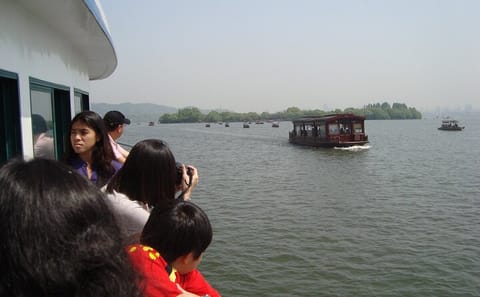 Day Trip from Shanghai to Hangzhou with Guided Tour and Lunch