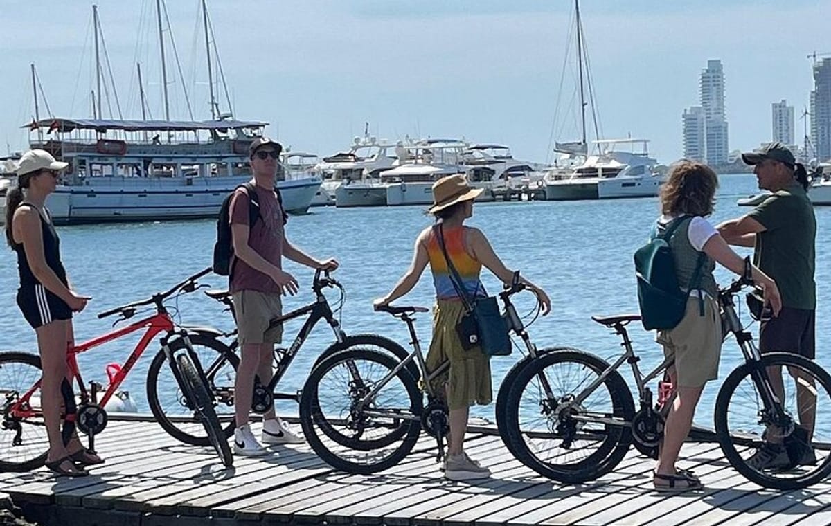 NEW! Sunset Bike Ride from Cartagena’s Bay to Barrio Getsemaní