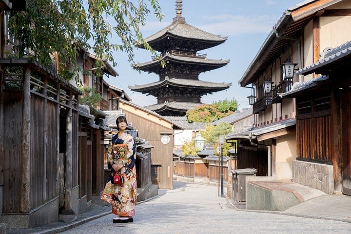 Private Kyoto Zen Meditation with Monk & Guided Gion Walking Tour