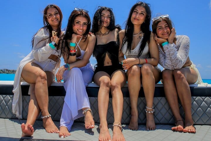 Cancún Private Catamaran to Isla Mujeres with Snorkeling & Lunch 5