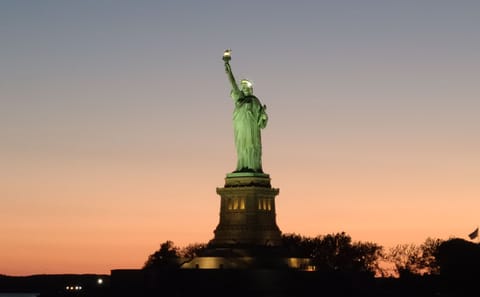 Evening Cruise to See Manhattan Skyline and Statue of Liberty