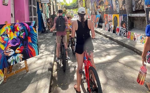Bicycle Tour and Lunch in Cartagena Inspired by Anthony Bourdain