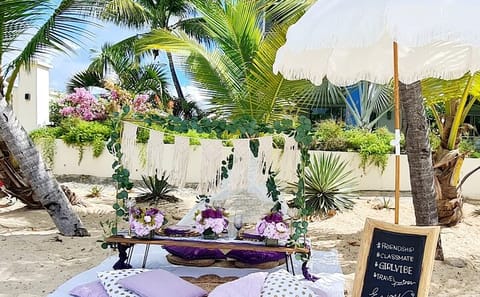 Private Gourmet Picnic Experience at Simpson Bay Beach