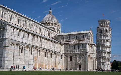 Private Walking Tour of Historic Pisa's Architecture and Culture